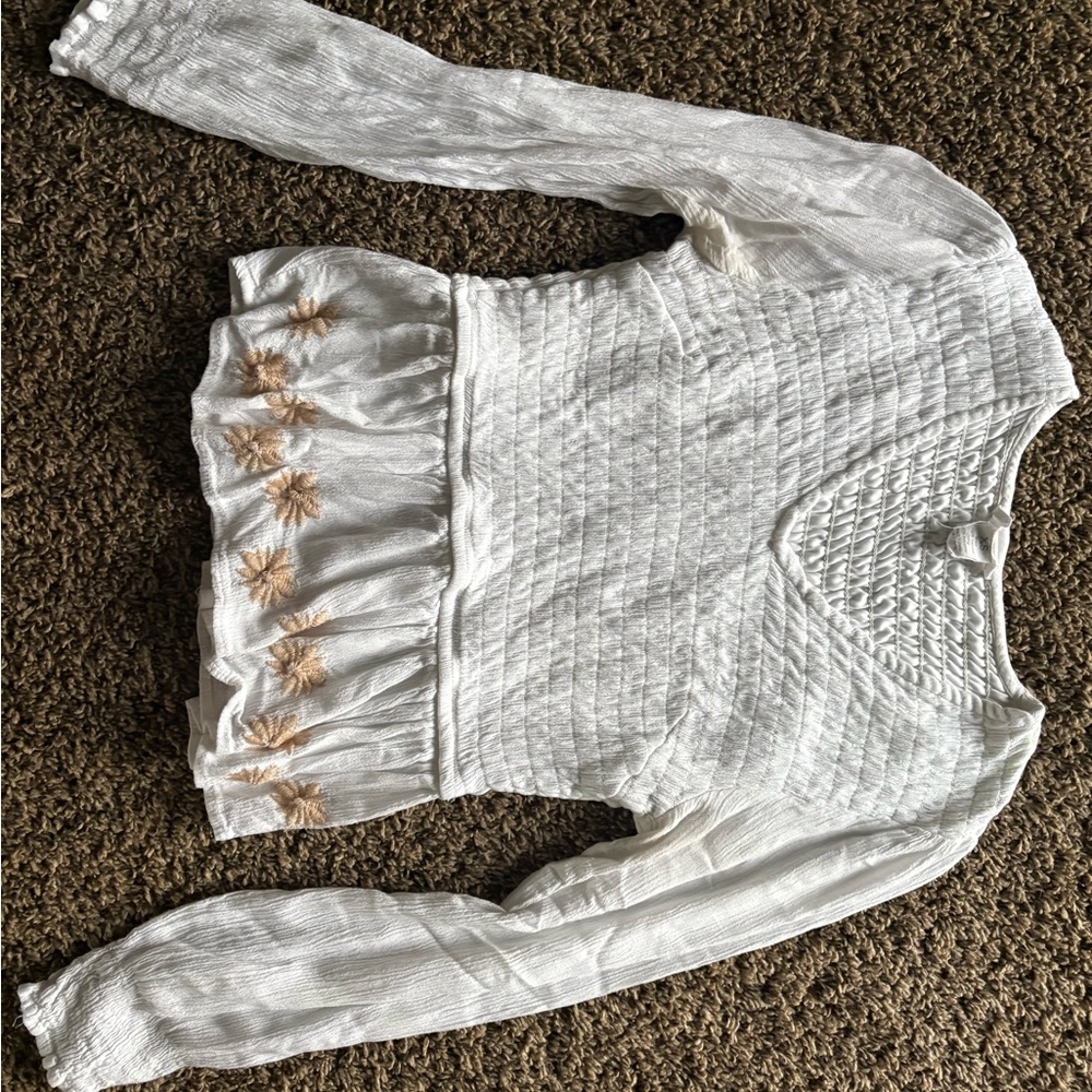 Elegant White Knit Top with Floral Accents